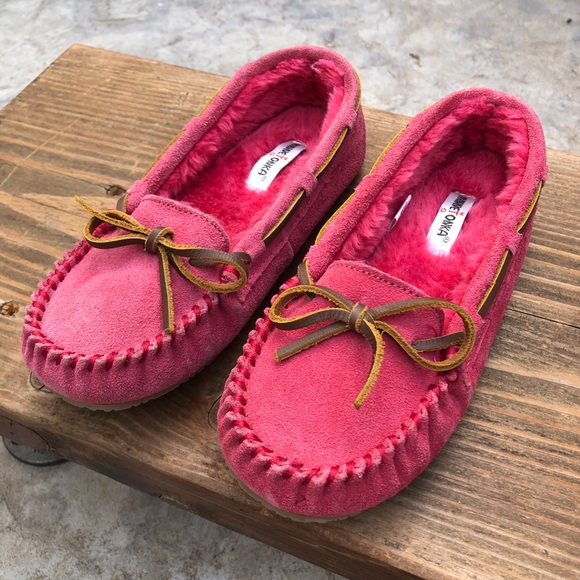 Minnetonka Other - Minnetonka Slippers, Size 4